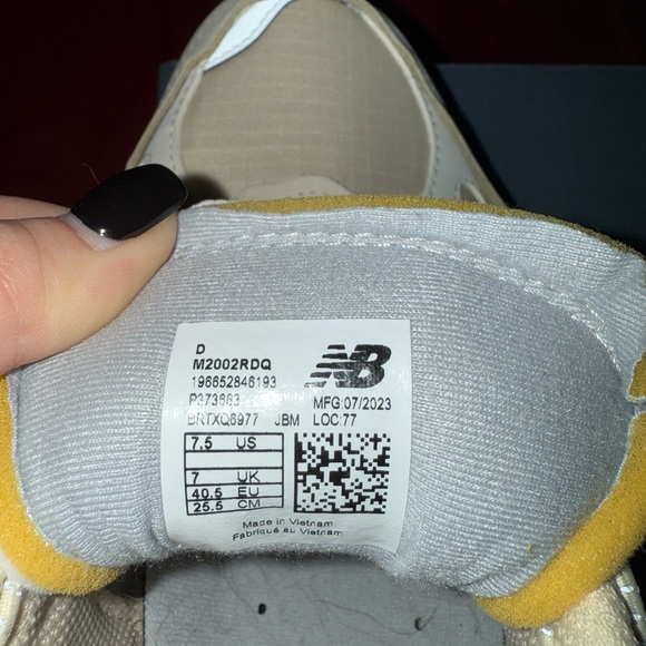 New Balance Cream and White Athletic Shoes - Picture 12 of 13